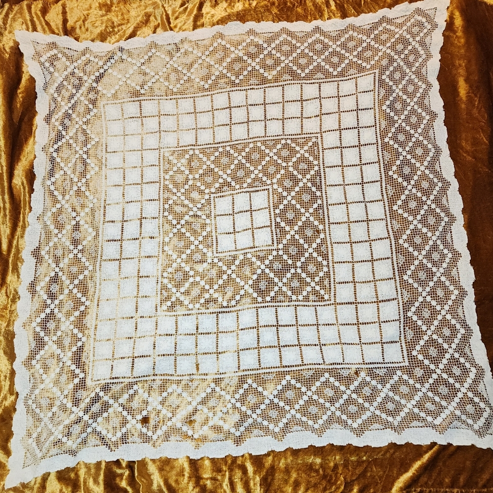 Antique Square LACE TABLECLOTH Filet Lace & Net - Picture 5 of 8